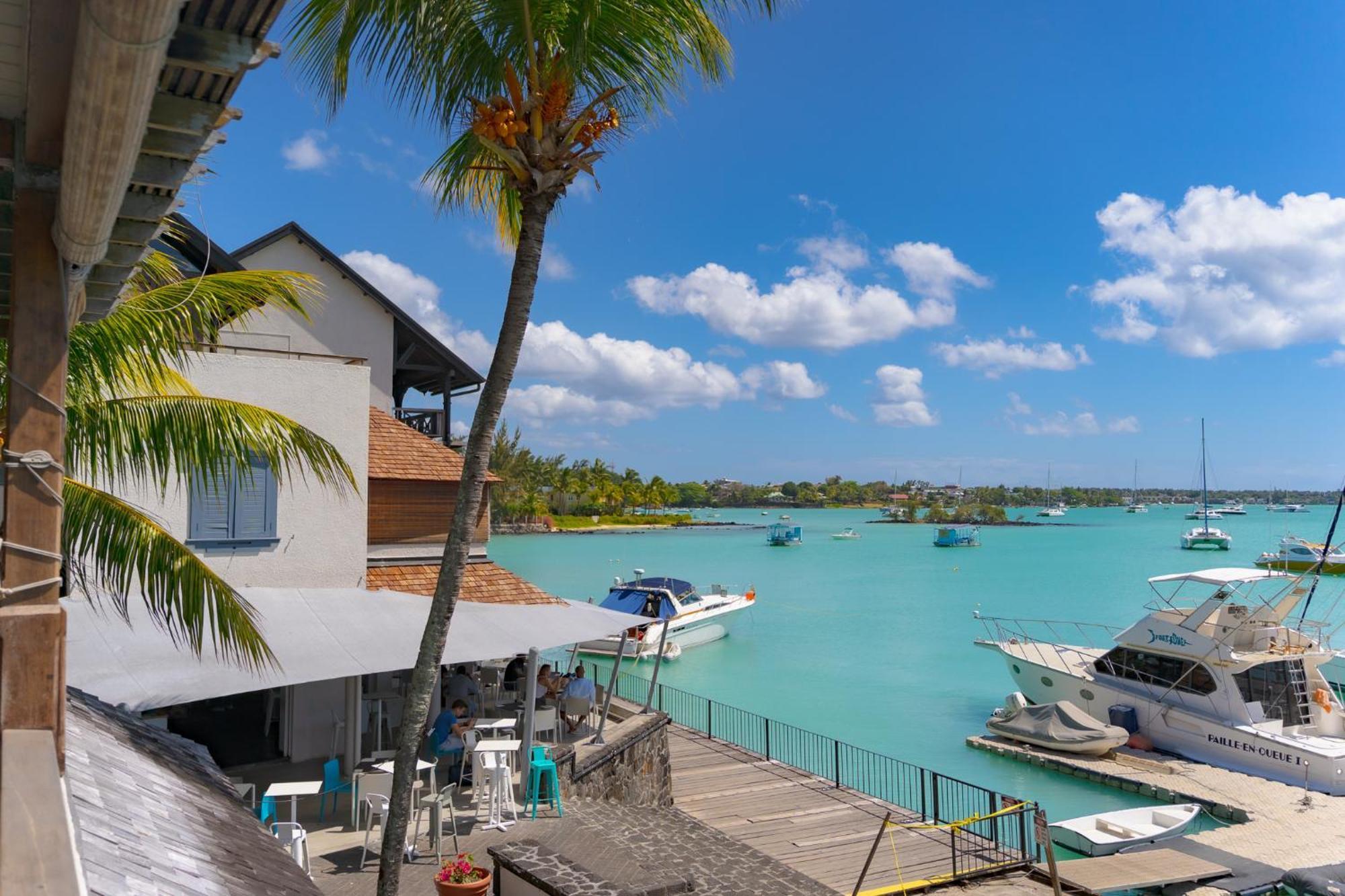 Beachfront Luxurious Stunning Sunset Boulevard Apartment, Гранд Байе Екстериор снимка