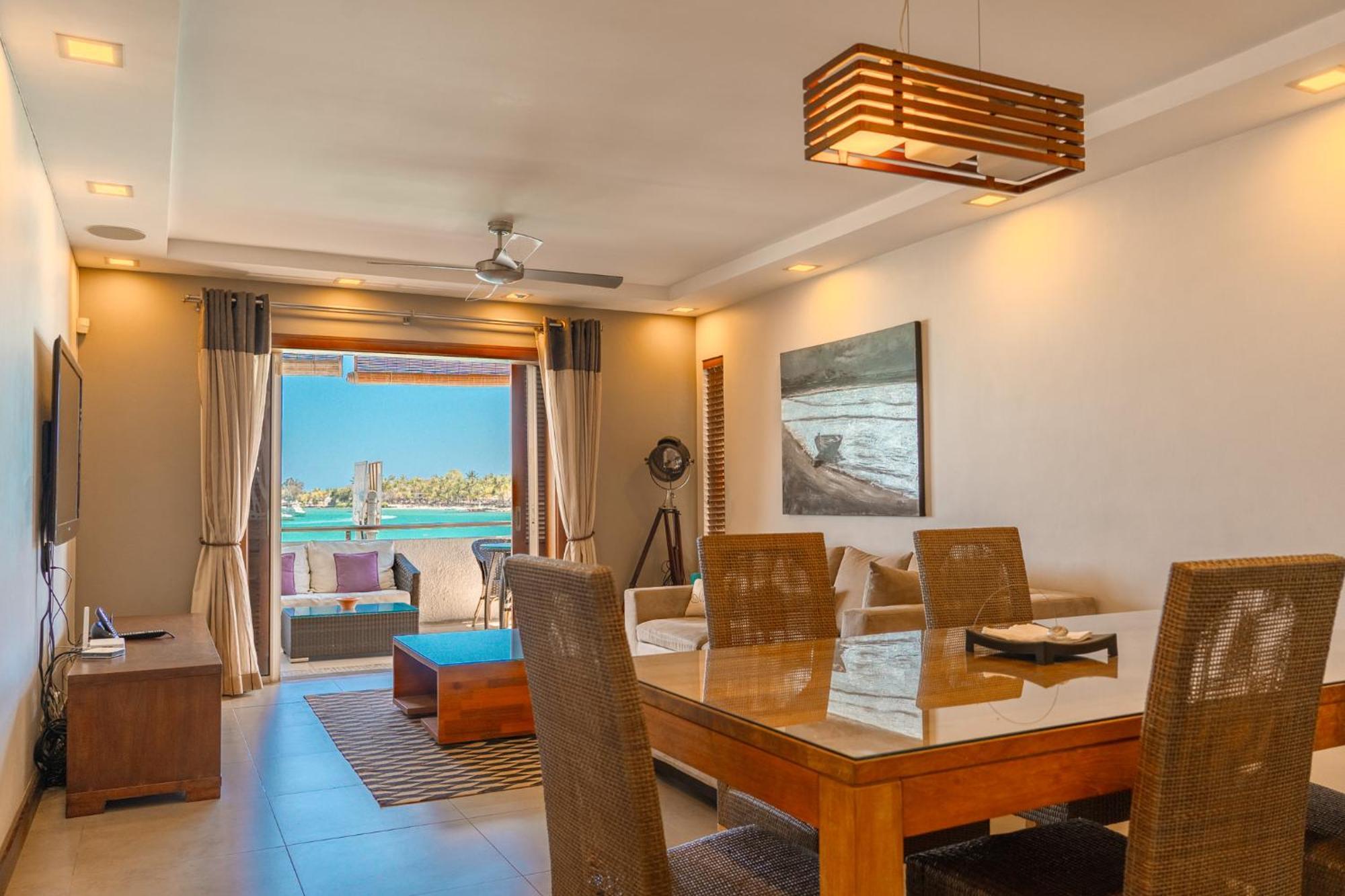 Beachfront Luxurious Stunning Sunset Boulevard Apartment, Гранд Байе Екстериор снимка