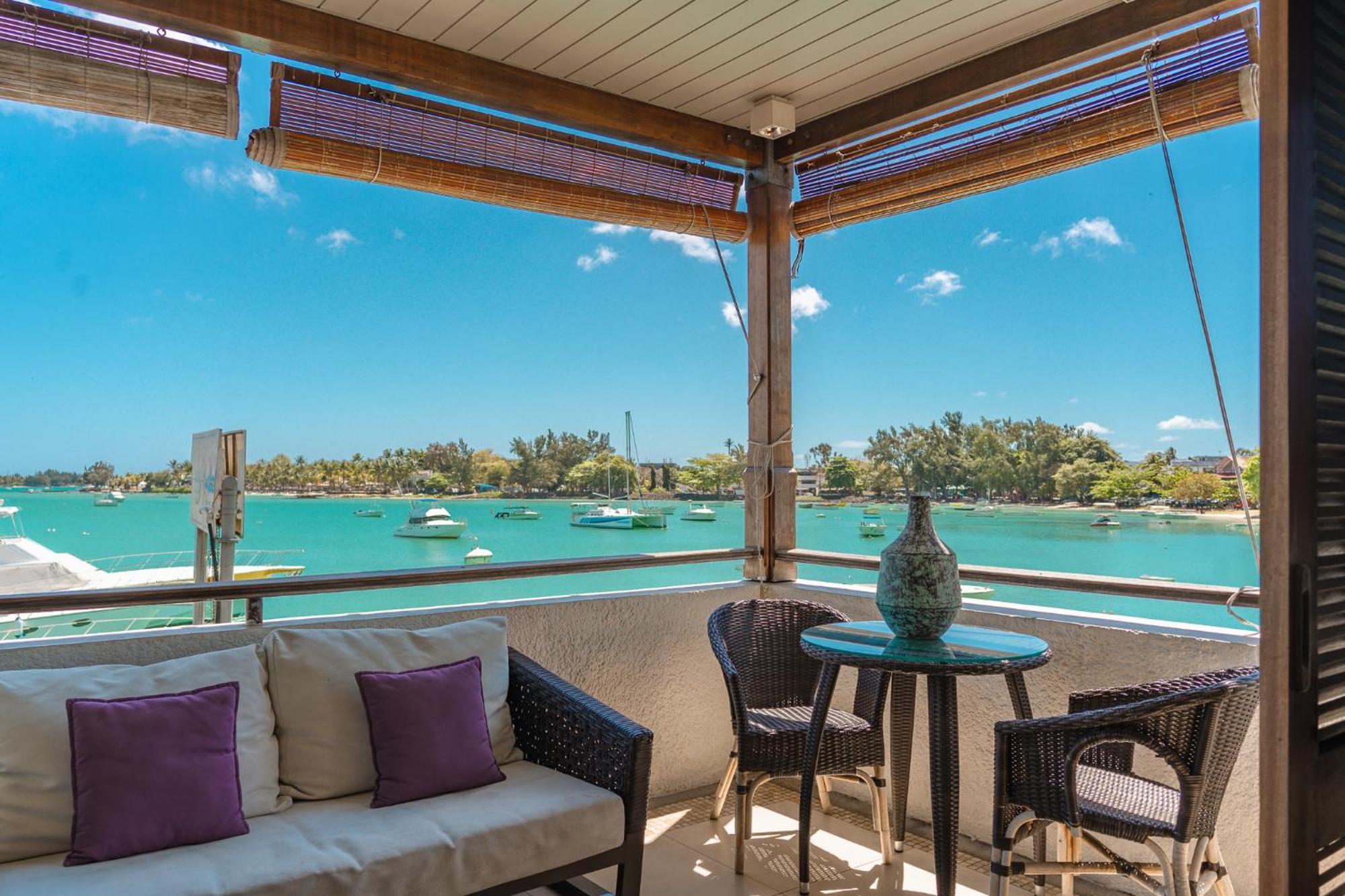Beachfront Luxurious Stunning Sunset Boulevard Apartment, Гранд Байе Екстериор снимка