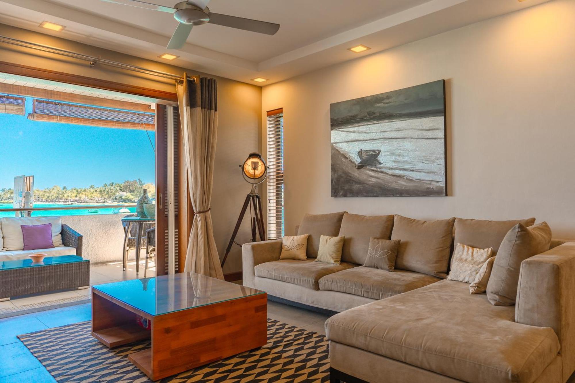 Beachfront Luxurious Stunning Sunset Boulevard Apartment, Гранд Байе Екстериор снимка